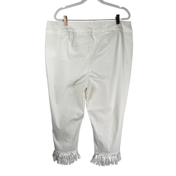 Chico's Pants 3 / US 16 White Brigette Fringe Hem Slim Crops Slimming Panel - Picture 4 of 11